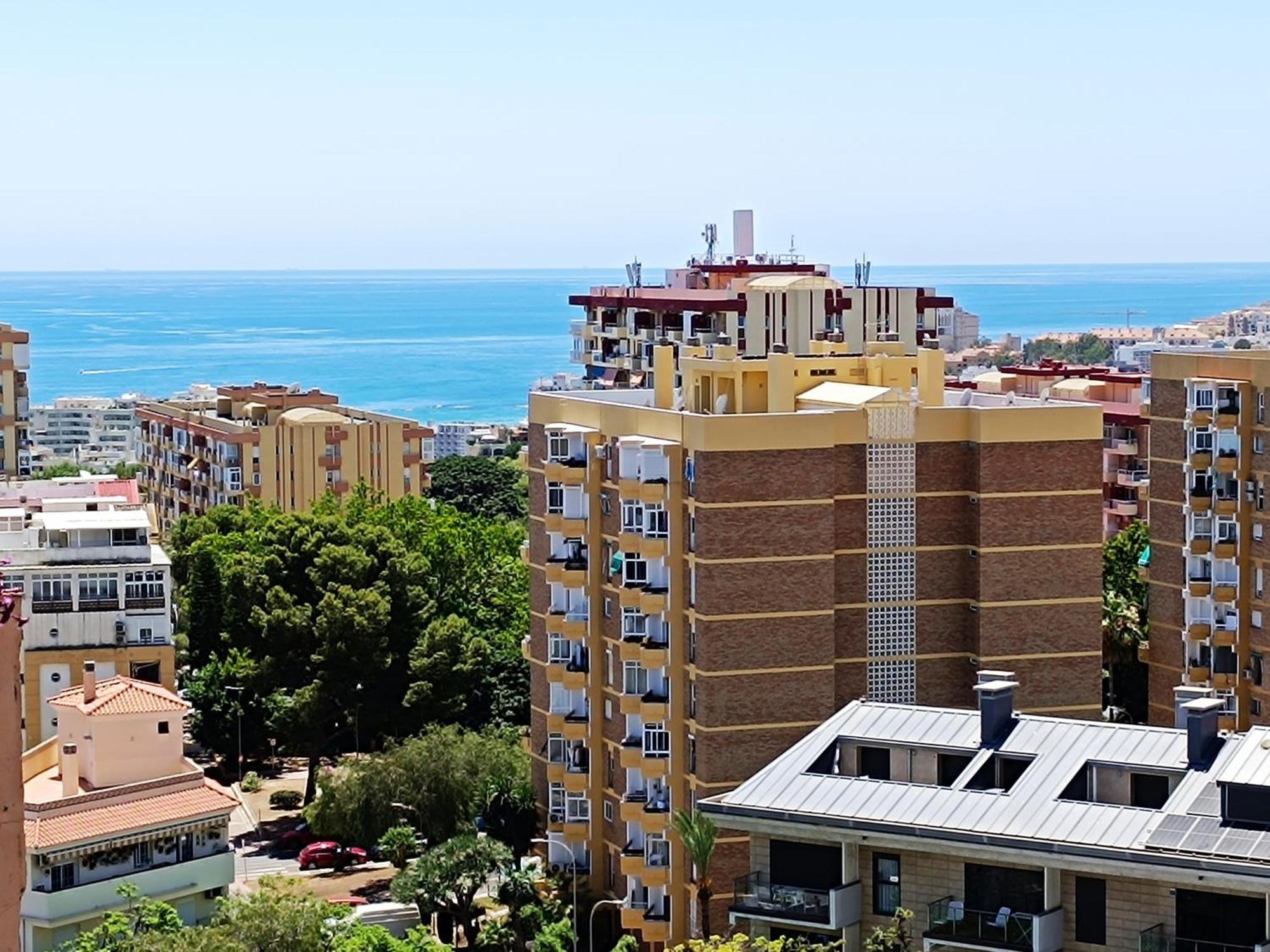 Attico Acuario, 2 Bathrooms Top Floor Appartment With Sea And Mountain Views Benalmádena Eksteriør billede